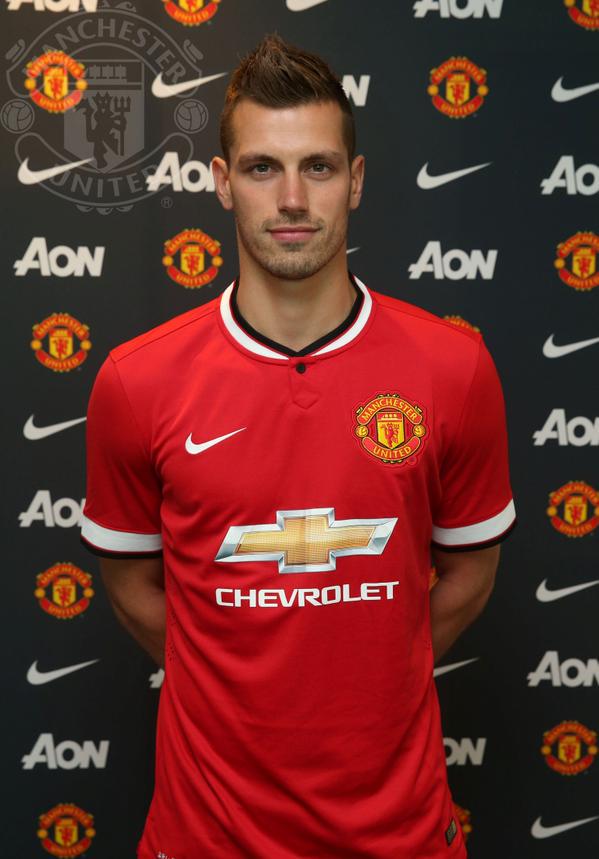 DailyManUtdNews's tweet photo. Welcome to @ManUtd's new 'schmidfield' @BSchweinsteiger &amp; @SchneiderlinMo4 #YouWillLeaveAsLegends http://t.co/p5yrFAgmmY