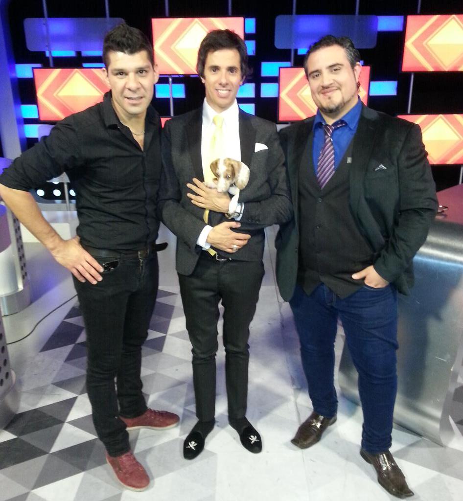#NochesMias q tambien son tuyas gracias x divertirte con nosotros.
estos cuerpitos gentiles se van a dormir
Gracias