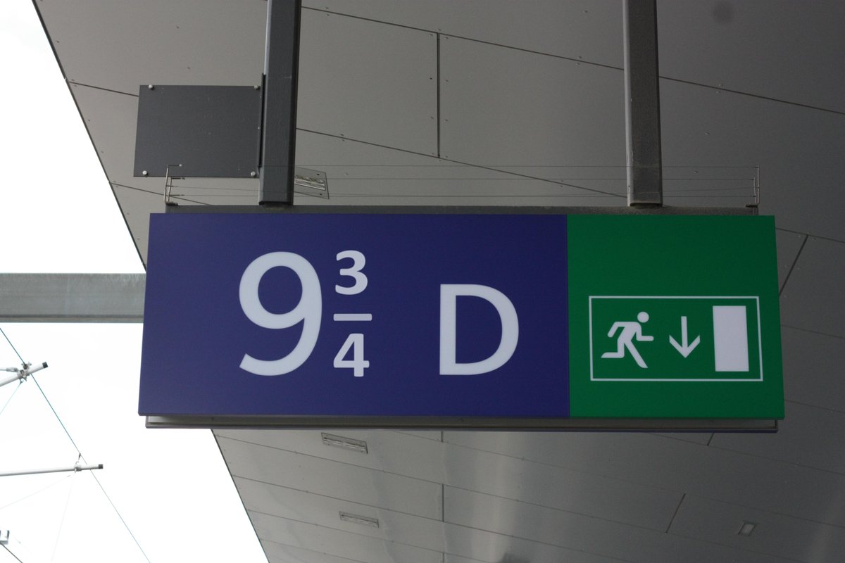 Stousn's tweet photo. + + + #ÖBB erweitert Angebot: #Railjet nach #Hogwarts ab 1. September vom Wiener Hauptbahnhof +++ http://t.co/ixpXzD4E69