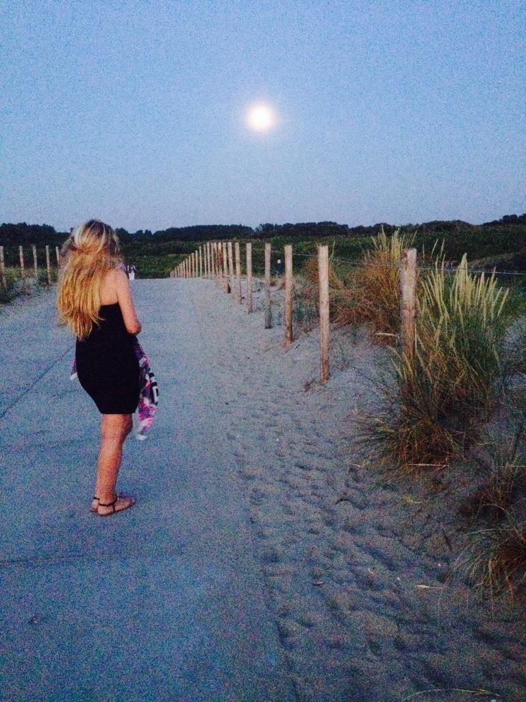 Barbara_Burpie's tweet photo. Night at the beach #summertime #kijkduin http://t.co/rHTAkYwl2k