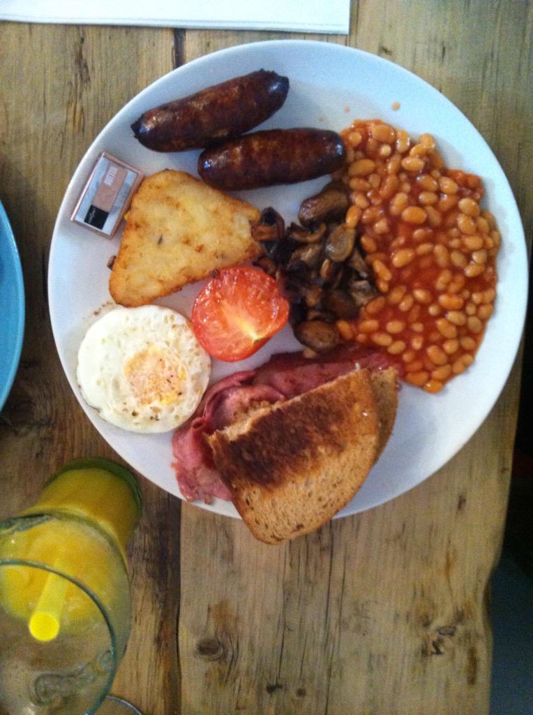 Our Full Breakfast- £5, is partly grilled that's why is less greasy which means healthier😊 #BeckBromFL #bizoftheweek