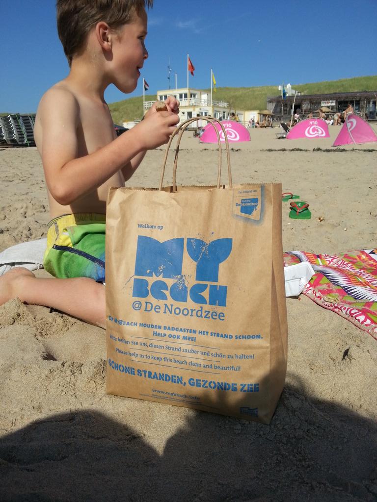 arcticblueomega's tweet image. met zo'n leuk tasje van @denoordzee  wordt het leuk om het strand van @Castricum_NL @CastricumNL schoon te houden