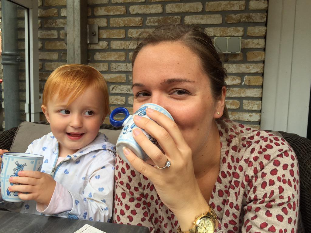 Lekker aan de thee bij <a href="/TanteAnAmeland/">Eeterij Tante A'n</a> #Ameland #amelandermuseatour