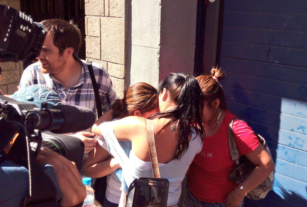 XaviMatas's tweet photo. Parado el desahucio de una familia en Madrid #MartaSeQueda! #SÍSEPUEDE http://t.co/zT2ejKwwS5