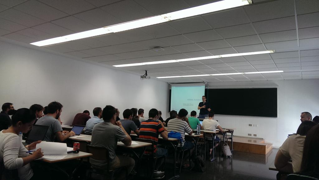 jnmazon's tweet image. Segunda sesión de #bigdataUA con @romero_m_oscar de @BarcelonaTech sobre #NoSQL #bigdata