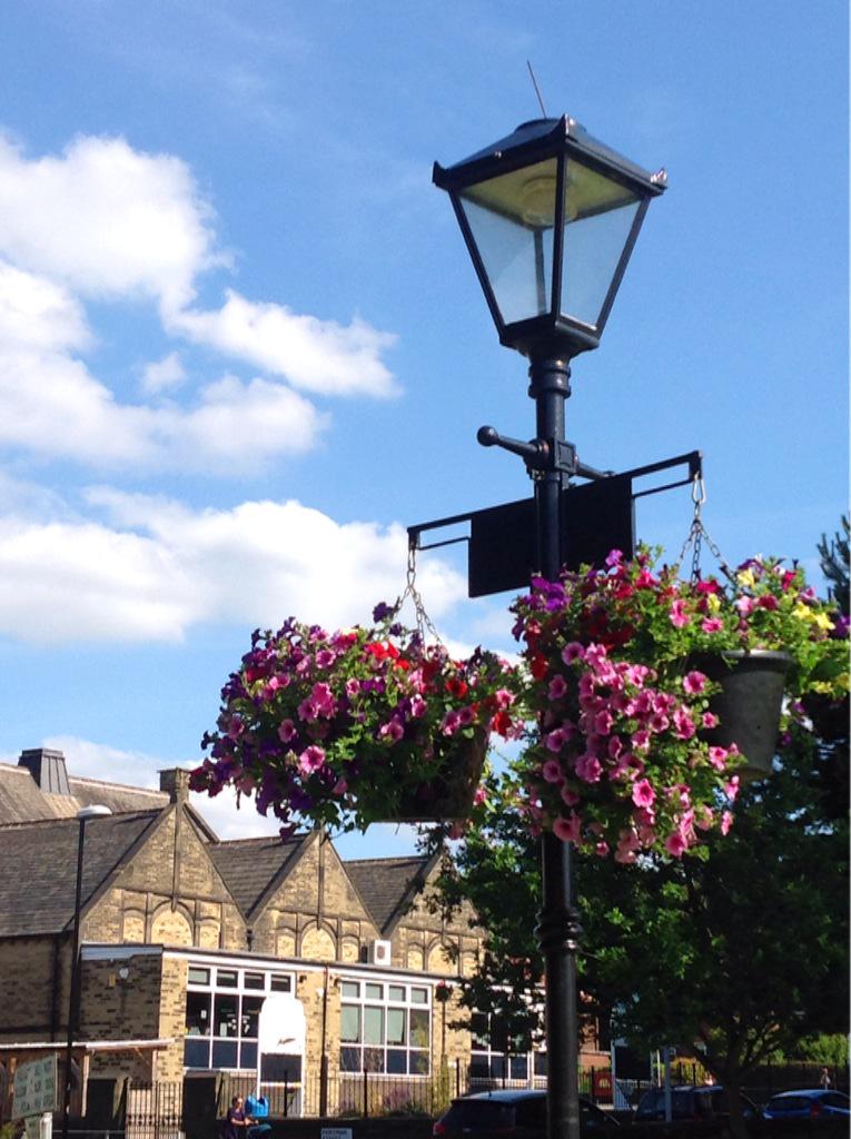 CalverleyBloom's tweet photo. Hanging baskets bursting with bright flowers across #Calverley ! #Leeds @YorkshireBloom http://t.co/LpRM5I01V9