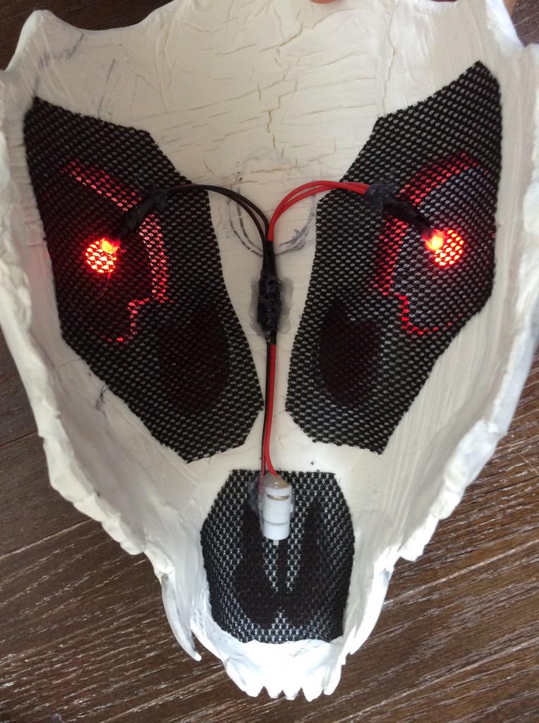 倉戸みと Twitter पर 目が光るマスク のギミックの作り方 100均のledライトを分解した 電池ボックス スイッチ 部分にケーブルとled繋げばok Led剥き出しだと発光がキツい 光が小さいので 半透明のグルーガンを盛ってカバーするといい感じ Http T Co 倉戸みと Twitter पर 目が光るマスク のギミックの作り方 100均のledライトを分解した 電池ボックス スイッチ 部分にケーブルとled繋げばok Led剥き出しだと発光がキツい 光が小さいので 半透明のグルーガンを盛ってカバーするといい感じ Http T Co
