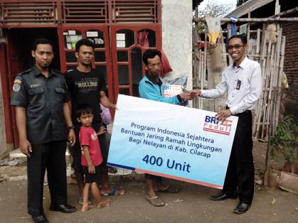 CSR Bank BRI, Penyerahan alat tangkap ikan ramah lingkungan oleh Bank BRI Cilacap kpd KUB Tapang Dengklok Cilacap