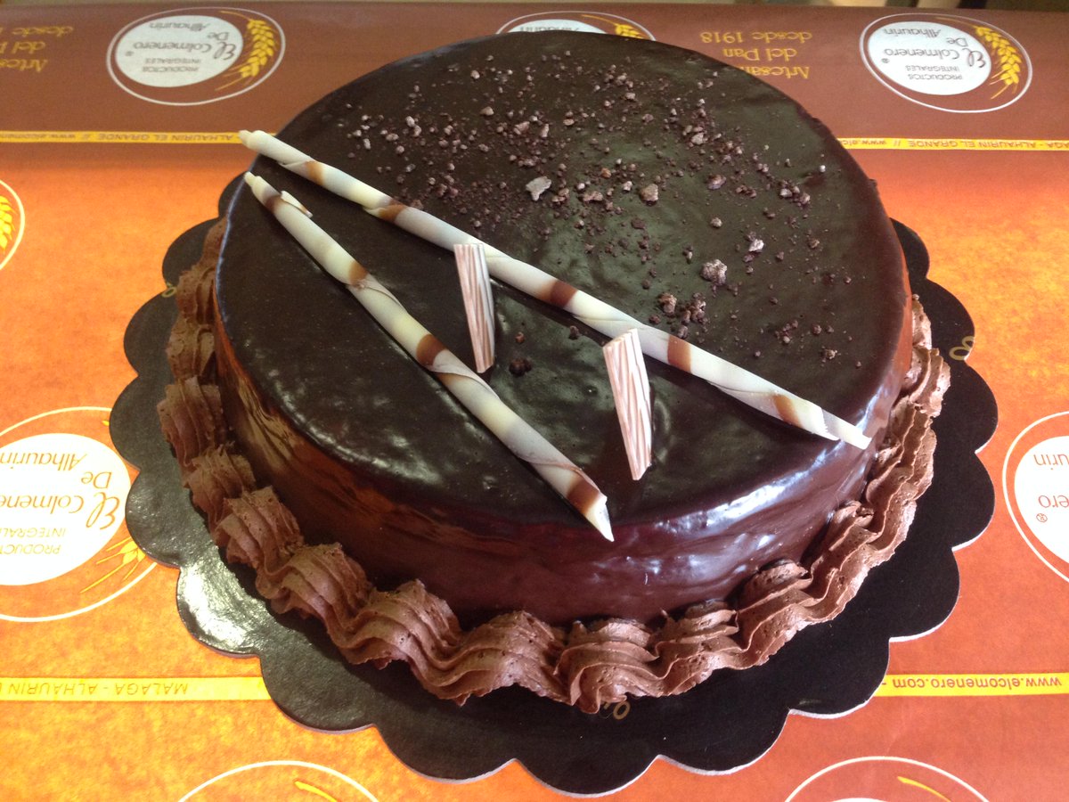 No hay que tener un motivo, a veces un PORQUE SÍ es suficiente. ¡#Tartadechocolate para todos! #TardesElColmenero