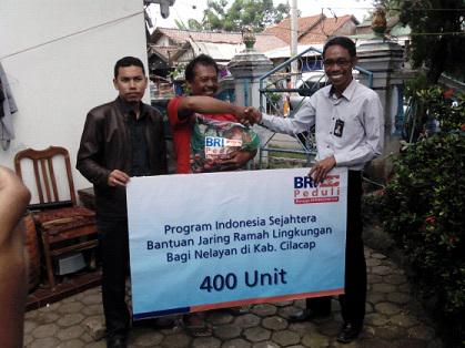 CSR Bank BRI, Penyerahan alat tangkap ikan ramah lingkungan oleh Bank BRI Cilacap kpd KUB Surya Mandiri Cilacap