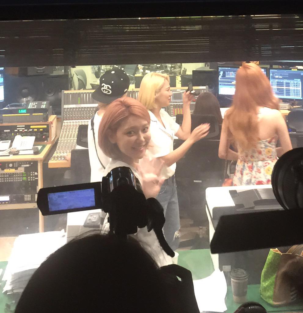 [PIC][13-07-2015]YoonA - SooYoung - HyoYeon và Yuri xuất hiện tại "KBS Cool FM Super Junior KISS THE RADIO" vào tối nay CJy_1vFVEAAE82S