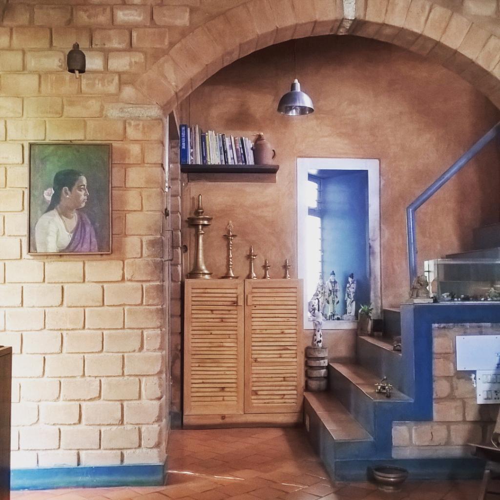 drvivekm's tweet photo. Photographing @chitrav &amp; @zenrainman 's beautiful house #mudblocks http://t.co/gDh8zgjPLs