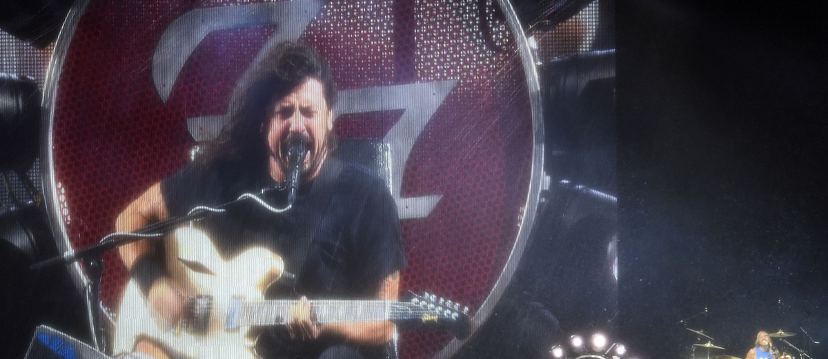 JdeQuebec's tweet photo. Le @FestivalEteQc et les @foofighters se reparleront pour un nouveau spectacle @CedricBelanger http://t.co/5I09U330nQ http://t.co/fOZkbR6wHt