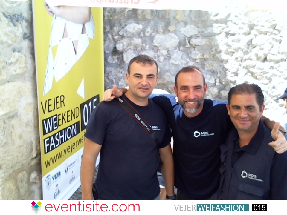 eventisite's tweet photo. ¡Genial equipo que forman los chicos de @MDG_av! @VejerWeFashion #vejerwefashion #vwf15 #EventTotem http://t.co/U8tPeodW67