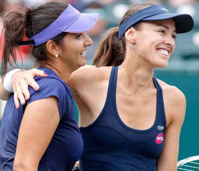 daily_bhaskar's tweet photo. KUDOS! These Indians just created history and how! Details inside @saniamirzaFC #Wimbeldon2015 http://t.co/uxS122q4Te http://t.co/eAZcUzUQpk