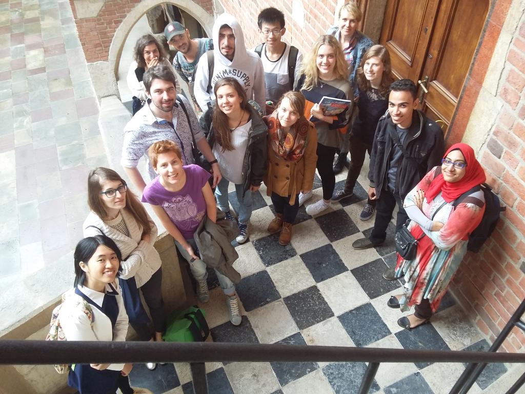 plschooluj's tweet photo. Collegium Maius - polecamy! 
Pozdrawiają studenci Szkoły Letniej i nasi lektorzy 😊 
#Polish #languages #Poland http://t.co/LAcPTWfdtt