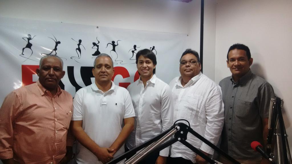 RubenD_Jimenez's tweet photo. Gracias a Fuego Stereo por la oportunidad de dirigirme a los samarios. #SantaMartaUnida http://t.co/bNYIud4irm