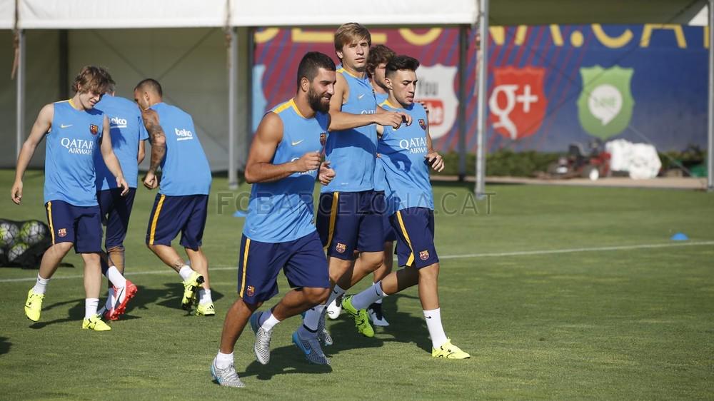 ichiimoku's tweet photo. Latihan perdana Arda Turan bersama Barcelona. [fcb] http://t.co/GxvvVml1zQ