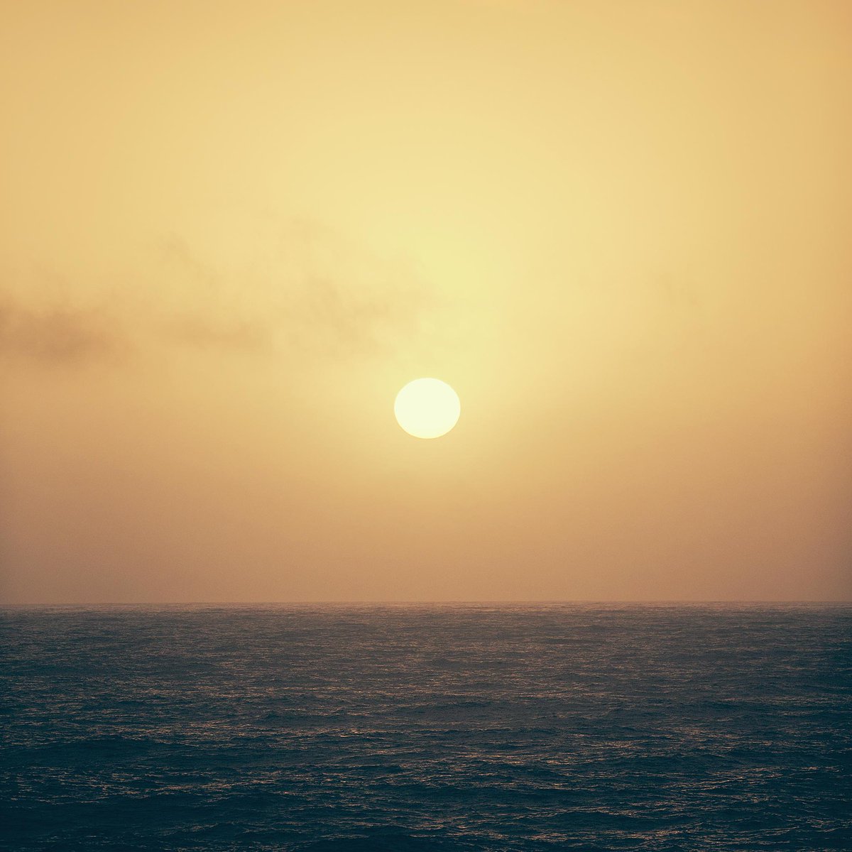 Photos with this much symmetry bring such a calming effect.