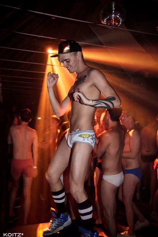 AlexKillborn's tweet photo. Last Friday at Fire Island😁 http://t.co/REY6AnC26t