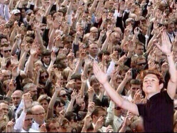 hesblack94's tweet image. RAISE YOUR HAND IF YA'LL WANT ZOUIS TO RISE

#ZAYNHASNOCHILL