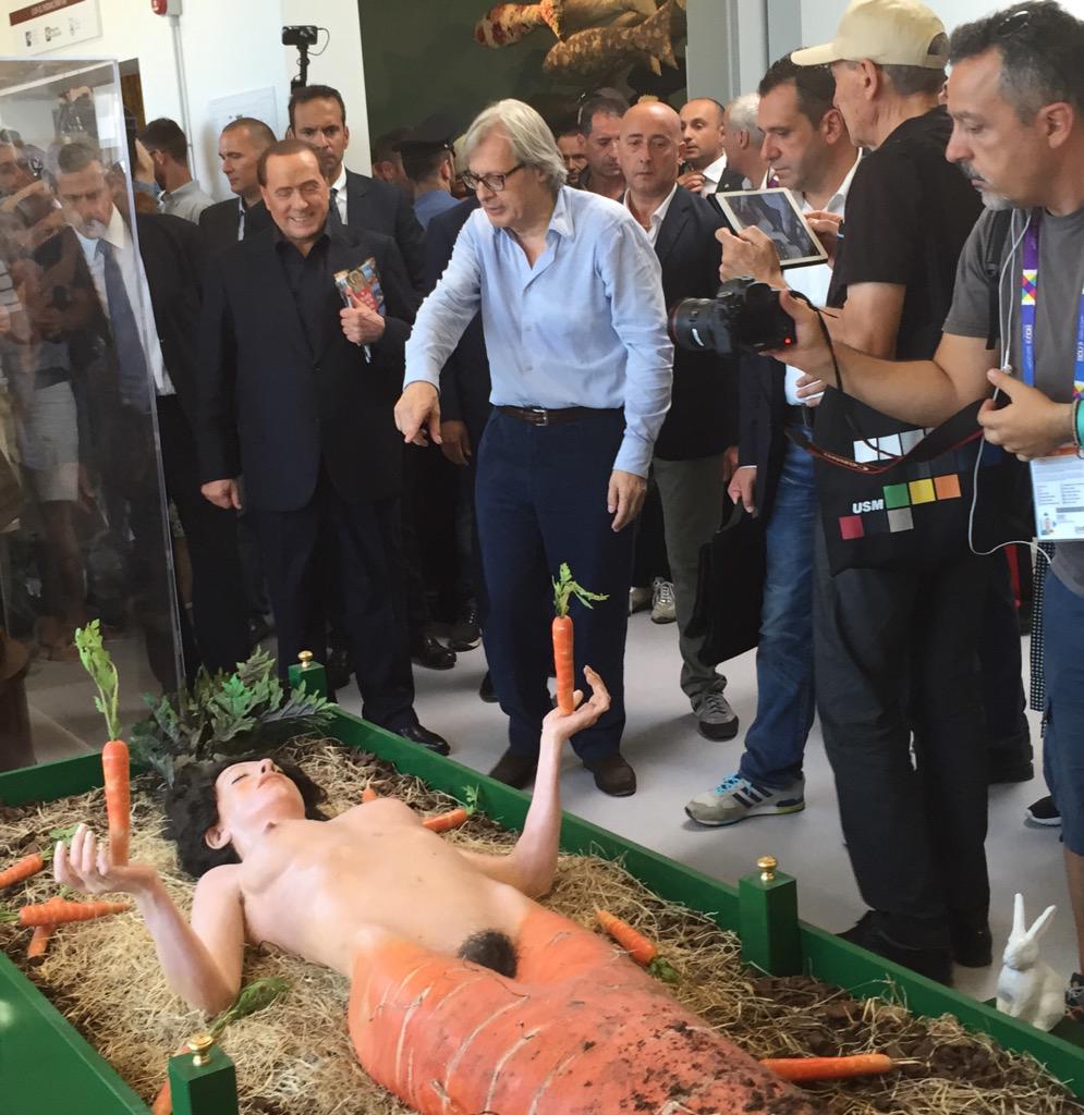 Che trio: Silvio, Sgarbi e la "Donna-Carota" a #Expo2015. Son cose che non si dimenticano #corriereit