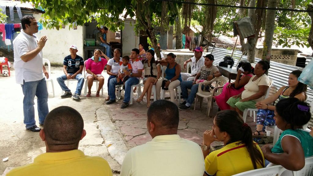 RedPorSincelejo's tweet photo. El mayor galardón que ganamos todos los días en este ejercicio, es cariño, confianza y la alegría de nuestra gente. http://t.co/oBebSPVCV3
