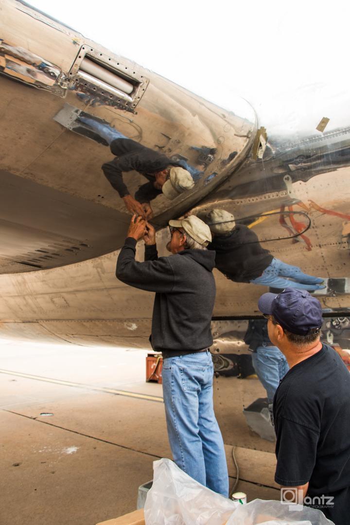 B29DocsFriends's tweet photo. PHOTOS: Installing fire bottles &amp; shield, exhaust, and working on the wing leading edge http://t.co/wggciYnjEq