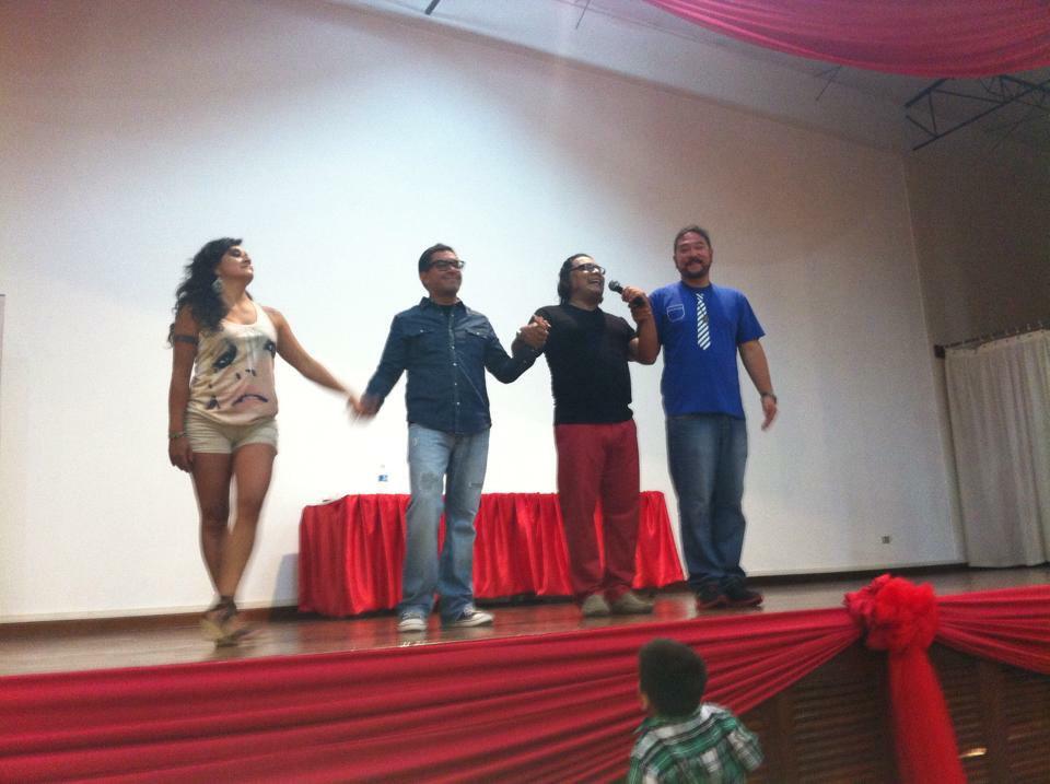 VIRGUIT's tweet photo. Los #Chulls siempre se apoyan @adolfobolivar4 @Doctor_Angulo @ChinoyAdolfo @Studio92 @Phill_Butters @Capital967 http://t.co/kdGxkPIjmO