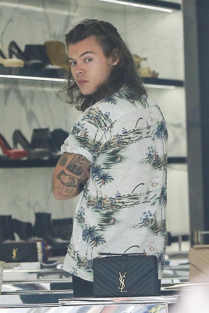 HLToursARG's tweet photo. Nuevas fotos de Harry en Los Angeles, California - 11/Julio #1DA http://t.co/D7WHZOR2pA