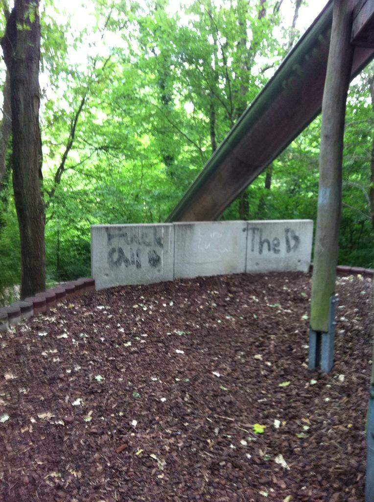 _seulaumonde_'s tweet image. Not sure what they are trying to tell us... #messagefrombeyond? #aliens?