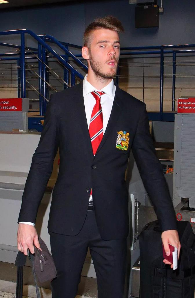 IndoManUtd_SRBY's tweet photo. Aku capek digosipin ke Madrid muluk http://t.co/MSyZgxFhPZ