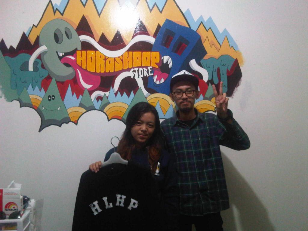 hoolahoopmusic's tweet photo. Trims sudah belanja hari ini! @_ridhoridaaw @ndoy721
@echasubagja @karinooot
@aQew7 @gus_DEGUS http://t.co/MEJVwra7jV