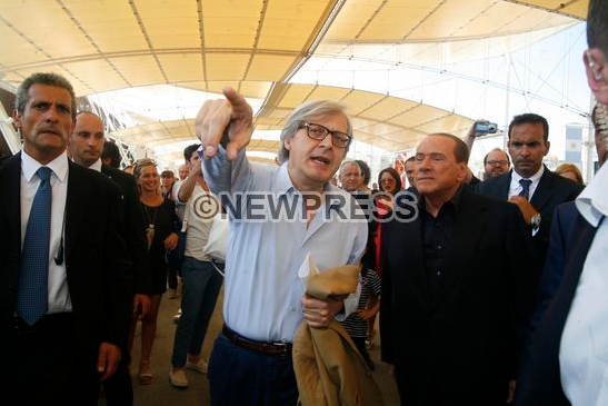 NewPressService's tweet photo. #Milano - @Expo2015Milano - Silvio #Berlusconi visita #Expo2015 con @VittorioSgarbi http://t.co/xYqjdJV9vT