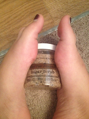 QueenSnowBunny1's tweet photo. Paper these feet. Amazon and Lush gift cards. NOW. #findom #tributes #footworship @underdeskloser @RT_Slave http://t.co/VKr3mwJvXk