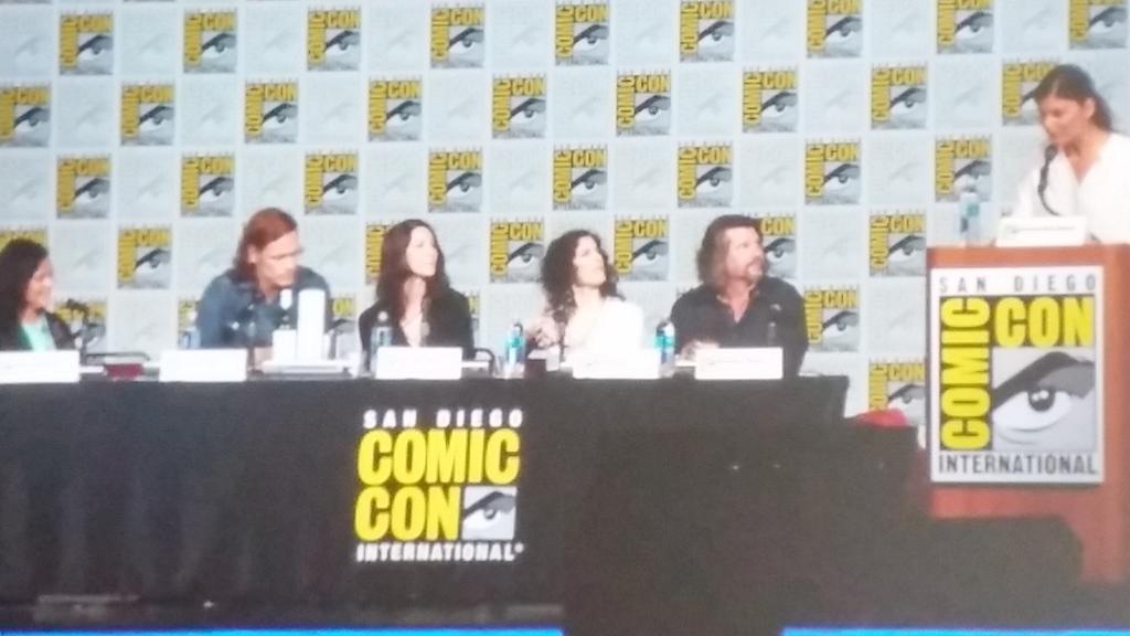 FanGirl_Delight's tweet photo. By far, the highlight of my time at #SDCC was the @Outlander_Starz panel &amp; autograph session. #Outlander #thankyou http://t.co/Pg5aNs9b7F