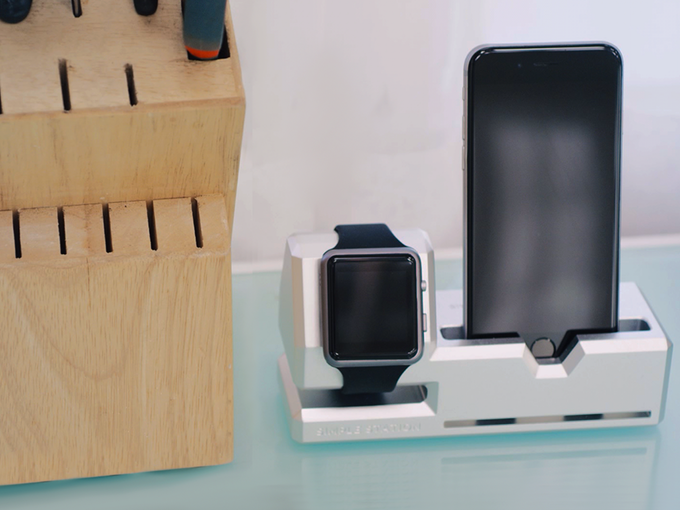 GadgetFlow's tweet image. Pre-Order: Simple Station Dock by @designedbymany buff.ly/1L2ri1X #Chargingstation for #iPhone6 &amp;amp; #AppleWatch!