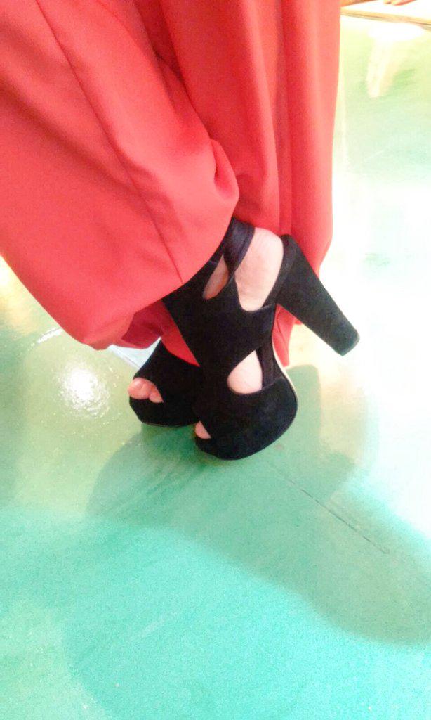 El outfit de hoy para <a href="/MesaLista/">La Mesa Está Lista</a> de <a href="/CalandraTeresa/">teresa calandra</a>, zapatos <a href="/SalmanBsAs/">SALMAN</a> y aros de <a href="/JosefaBohemia/">Josefa Bohemia™</a> 👠❤