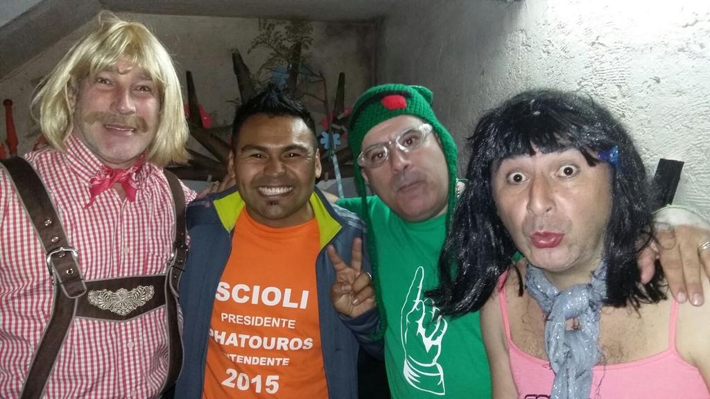 rafaitf's tweet photo. Memoria 2001 junto al futuro Intendente @ale_phatouros 2015!!! En Lealtad y Trabajo #PhatourosGana @danielscioli Pte http://t.co/339gvbq3pi