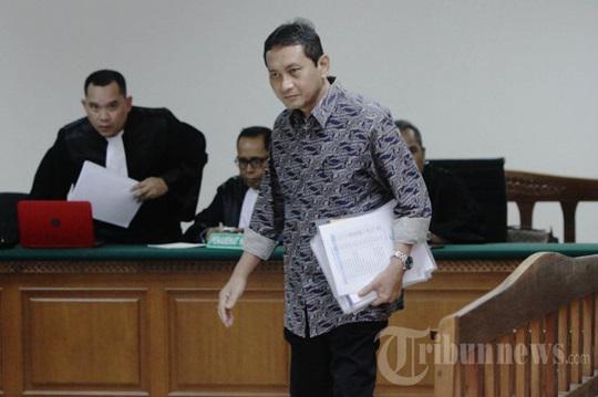 GlobalNewsID's tweet photo. Udar Pristono Dituntut 19 Tahun Penjara - http://t.co/jJUiqQK71m http://t.co/9YTzsUkAb9