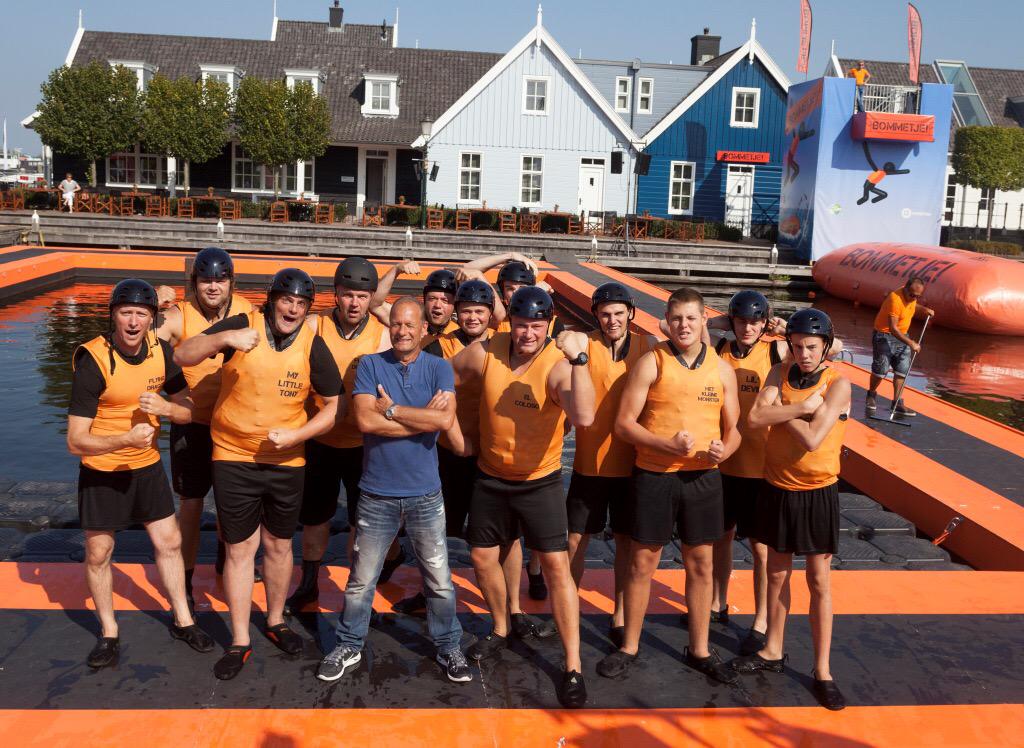 BlobjumpNL's tweet photo. Het nieuwe rijtje #zwaargewichten schiet al mooi op! We zijn nu nog opzoek naar #dames #vrouwen #meiden #bommetje http://t.co/YHx9ot1KmP