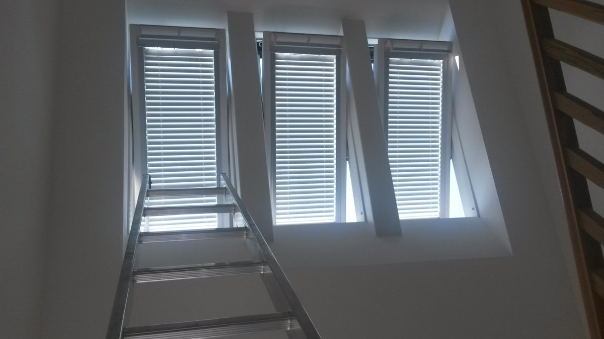 SKYVIEW_RWS's tweet photo. I fitted three electric, remote controlled, programmable venetian blinds to these windows. http://t.co/rO3IOcM5cD
