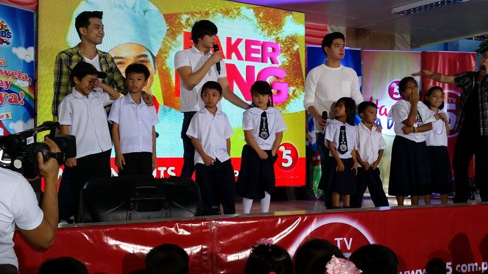 TV5manila's tweet photo. Watch them whip, watch them nae nae! Ang boys ng #BakerKingTV5, hindi magpapahuli sa sayawan! http://t.co/DpMgrmbcO0