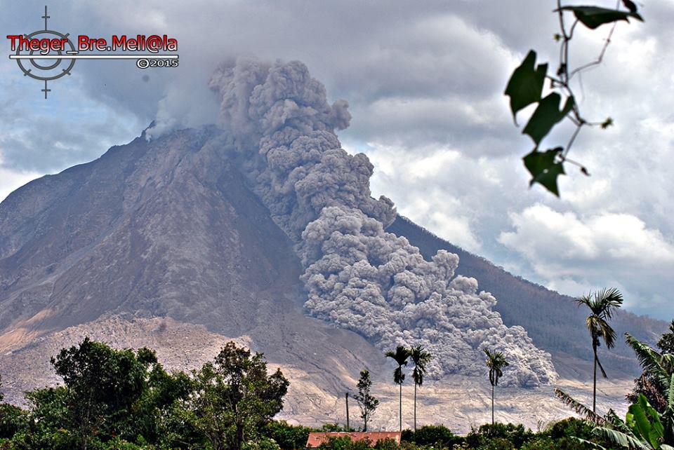 gunungindonesia's tweet photo. #Sinabung #ThegerBM
July 27,12:23 pm @LeopoldAdam http://t.co/pvkCcN6eXS