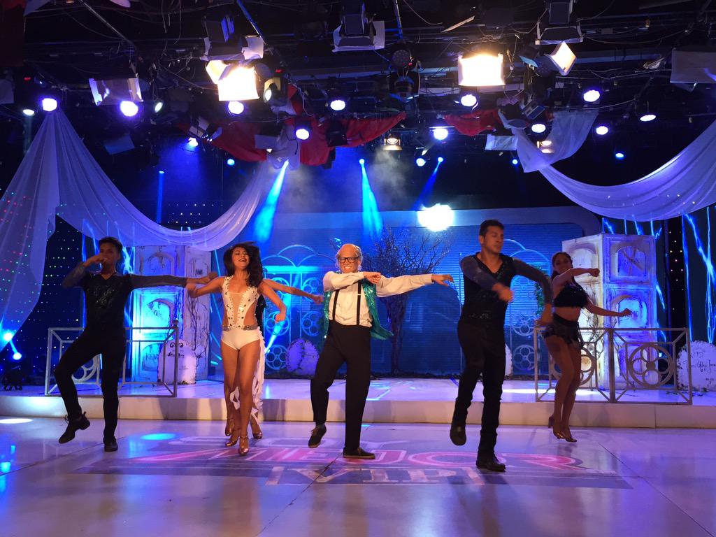 tcsoyelmejor's tweet photo. ¿Cuatro tablas? ¿Cuatro estrellas? ¡VOTA! @LazaroRumbaut va en busca de las 4 estrellas de #SiempreConLosVIP. ¿Sí? http://t.co/rMqtwZ9ufW