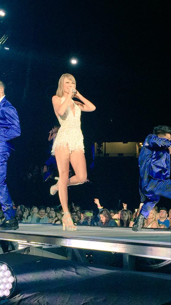 tadadork's tweet photo. best concert EVER #1989 #TaylorSwift1989Tour #TaylorSwift #1989Tour #1989detroit #1989worldtourdetroit http://t.co/QAe3wcKopk