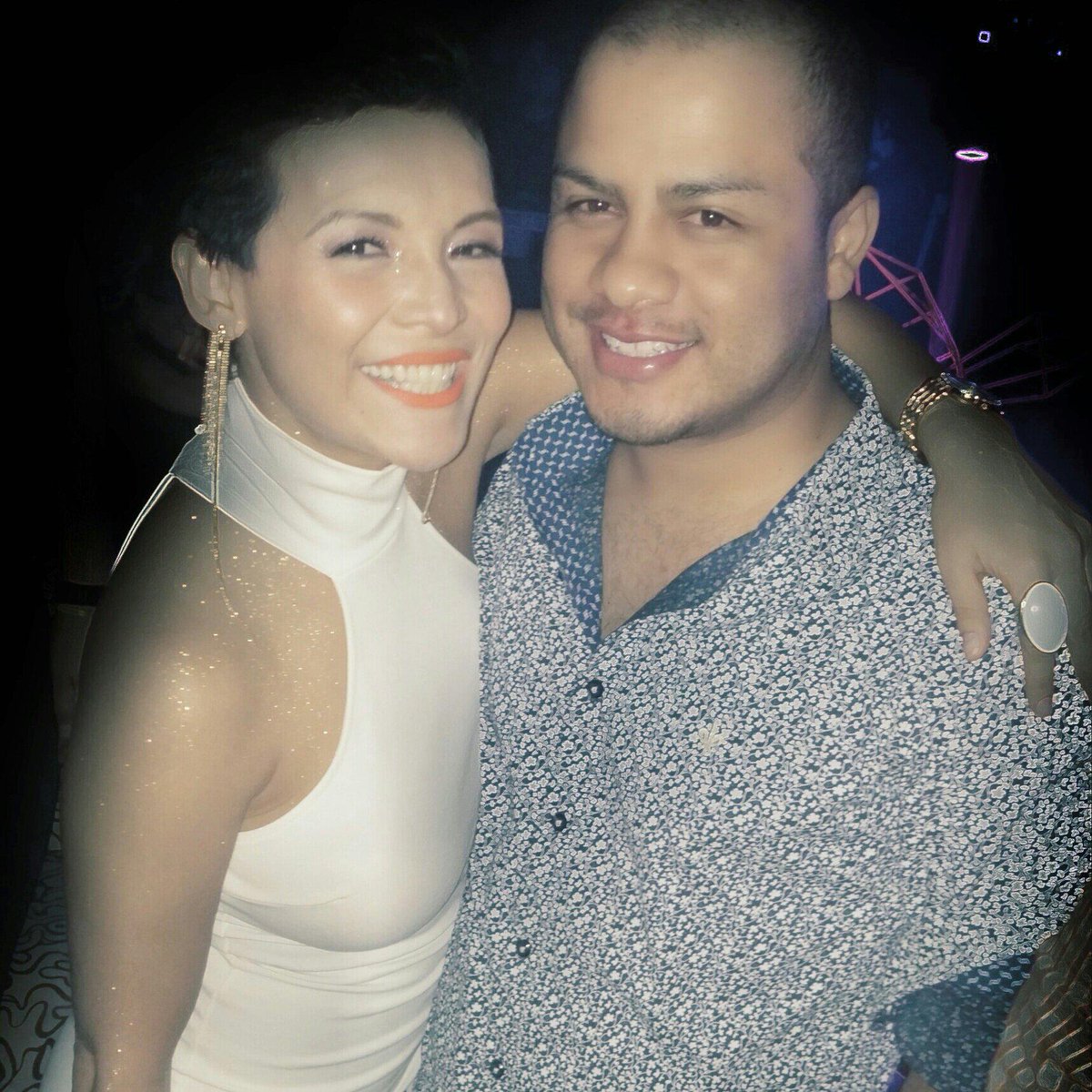 ElDragonoficial's tweet photo. @SoyKarlaLuna gran bendicion conocerte en persona, hasta el sombrero me quite un abrazo papa DIOS te bendiga. http://t.co/3PMtGgzAjI