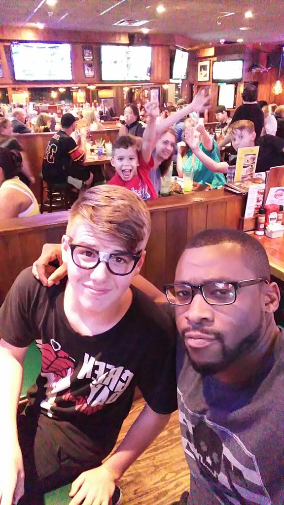 KennyKingPb2's tweet photo. Me and biebs, only one of us is wearing re glasses http://t.co/NRf6Eb0CON