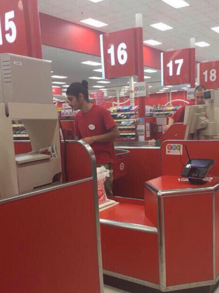Official1DMex's tweet photo. #AlexFromTarget? Mm... #ZaynFromTarget ๐
http://t.co/EsKiGuSvFX