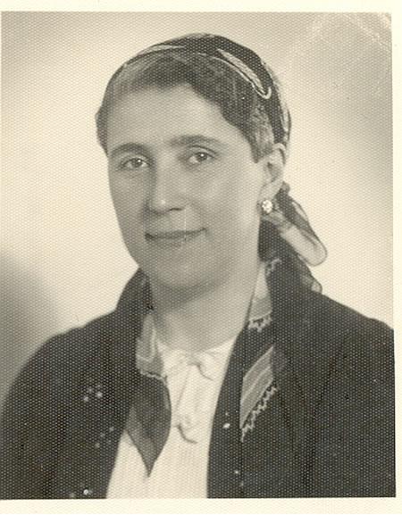 Bugün, Nimet Abla ismiyle bilinen Melek Nimet Özden'in ölüm yıldönümü. Herkese şanslı bir gün dileriz.